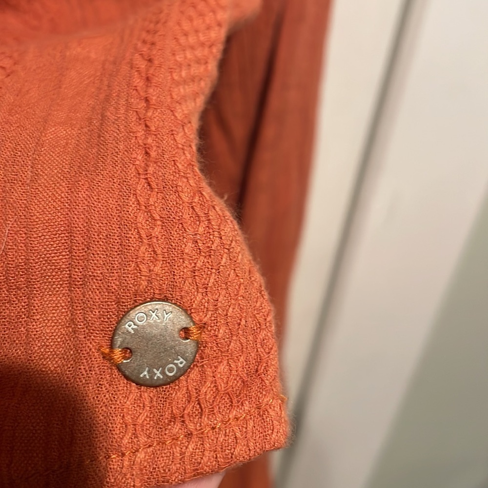 ROXY Flutter Sleeve Key Hole Crop Top - Picture 4 of 5